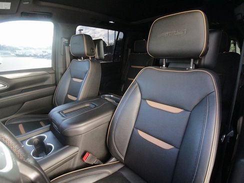 Used 2023 GMC Yukon XL AT4 w/ Technology Package image 10