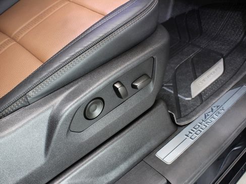Used 2025 Chevrolet Silverado 1500 High Country w/ High Country Premium Package AWD/4WD image 60
