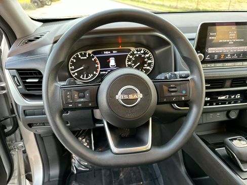 Used 2023 Nissan Rogue SV AWD/4WD image 14