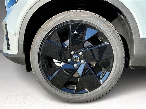 New 2026 Volvo XC40 B5 Ultra w/ Climate Package image 13