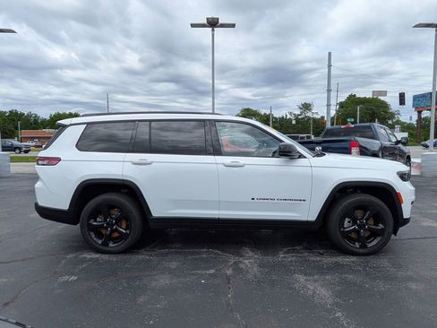 Used 2023 Jeep Grand Cherokee L Laredo AWD/4WD image 8