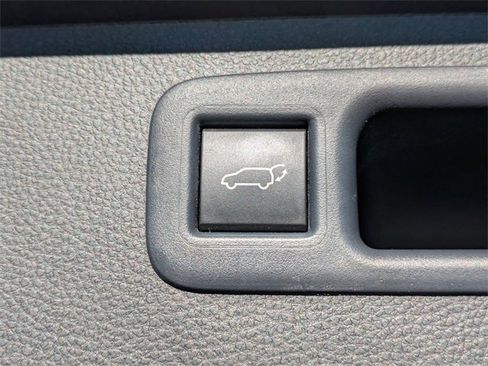 Used 2024 Toyota Highlander XLE image 14