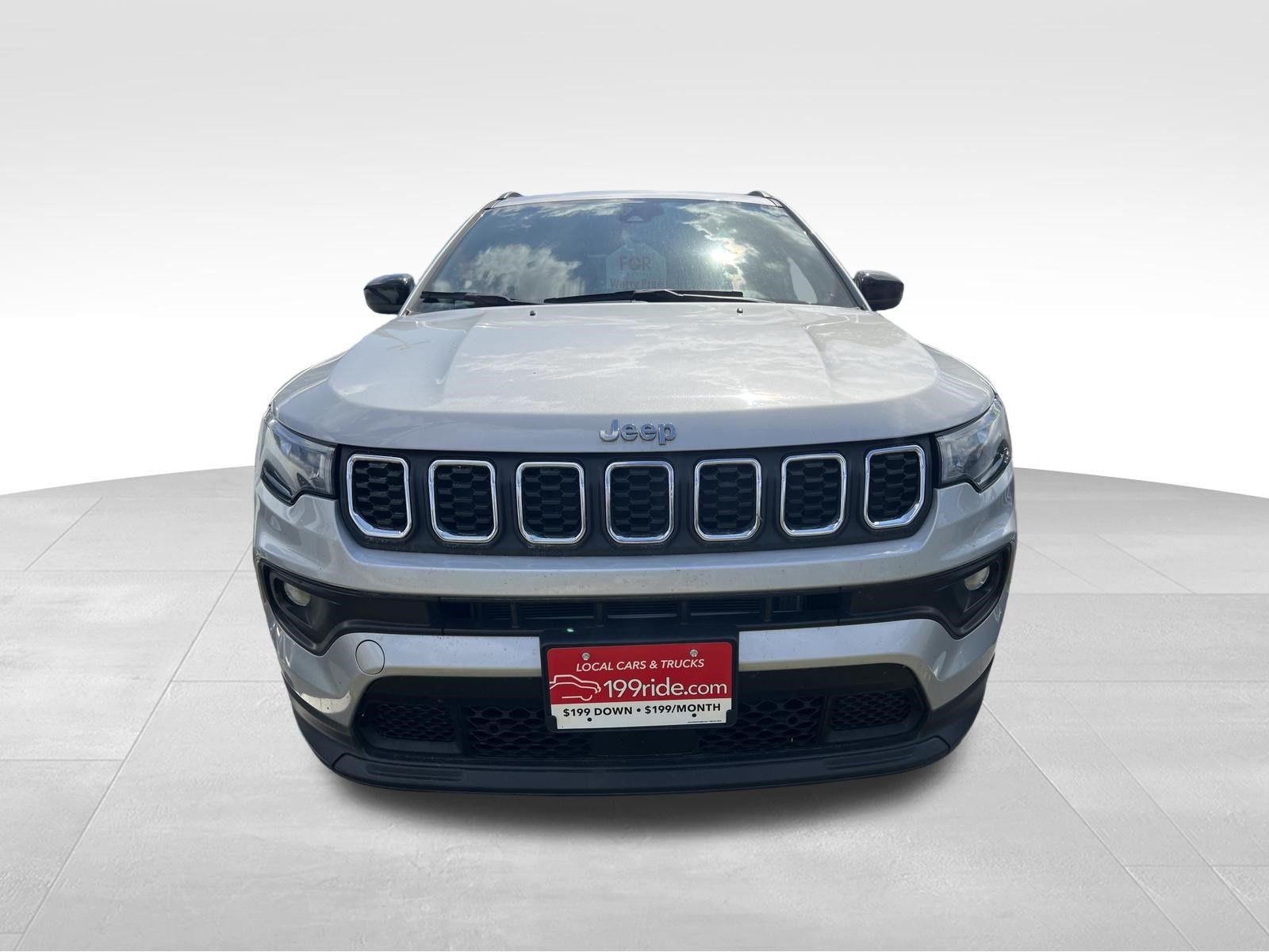 Used 2024 Jeep Compass Latitude AWD/4WD image 2
