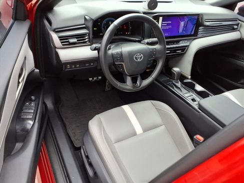 Used 2025 Toyota Camry SE w/ Multimedia Upgrade Package FWD image 18