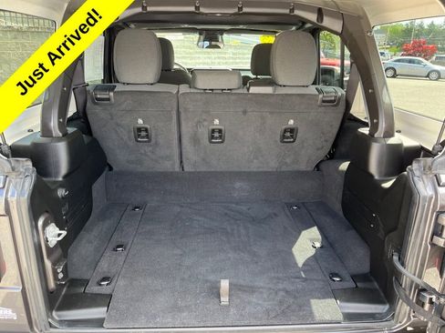 Used 2025 Jeep Wrangler Unlimited Sahara AWD/4WD image 15