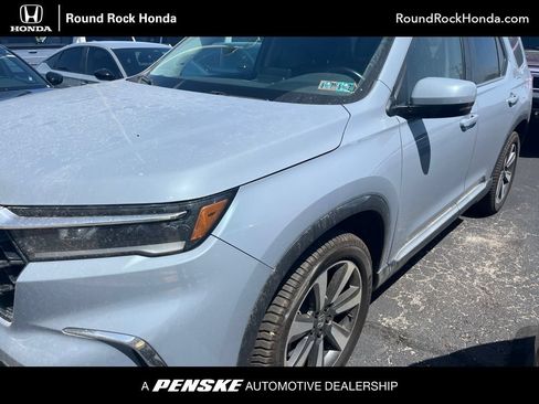 Used 2024 Honda Pilot Touring image 1
