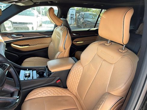 Used 2025 Jeep Grand Cherokee L Summit w/ Rear Seat Video Group I AWD/4WD image 18