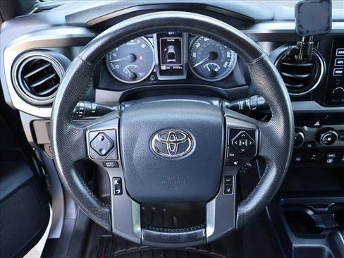 Used 2018 Toyota Tacoma TRD Off-Road w/ Technology Package AWD/4WD image 13
