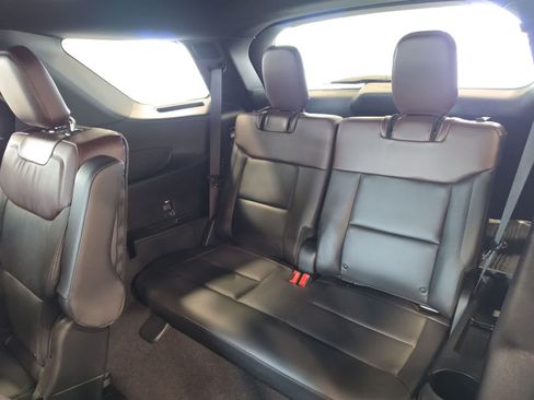 Used 2023 Ford Explorer Platinum w/ Technology Package AWD/4WD image 35
