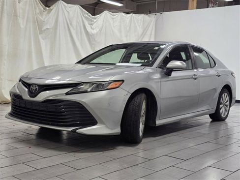 Used 2019 Toyota Camry LE image 9