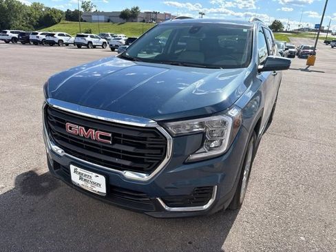 Used 2024 GMC Terrain SLE w/ Driver Convenience Package AWD/4WD image 2