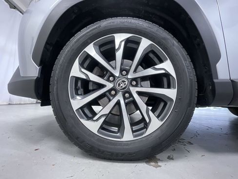 Certified 2022 Toyota Corolla Cross XLE w/ Convenience Package image 9