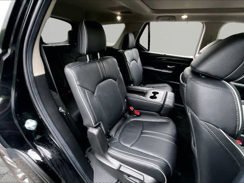 Used 2025 Honda Pilot Elite image 19