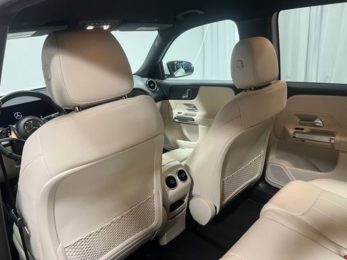 Used 2025 Mercedes-Benz GLB 250 4MATIC image 26