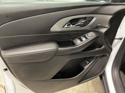 Used 2023 Chevrolet Traverse LT image 21