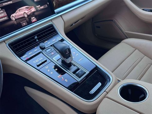 Used 2021 Porsche Panamera image 23