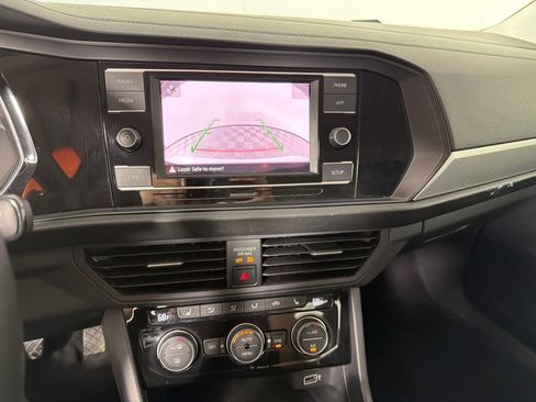 Used 2019 Volkswagen Jetta SE image 18