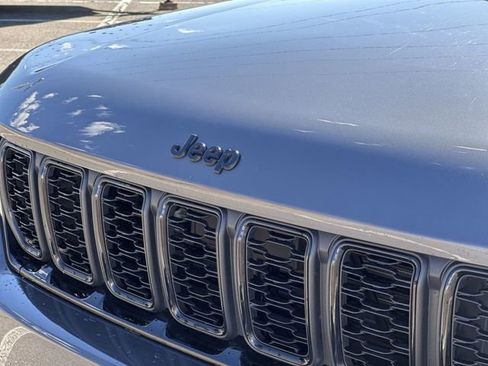 Used 2023 Jeep Grand Cherokee Altitude image 31