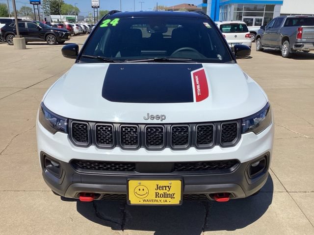 Used 2024 Jeep Compass Trailhawk w/ Trailer Tow Group AWD/4WD image 4