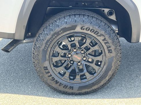 New 2026 GMC Canyon Elevation w/ Convenience Package RWD image 30