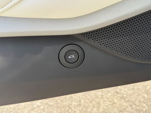 Used 2023 Chevrolet Camaro LT image 17