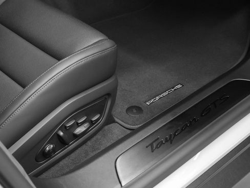 New 2026 Porsche Taycan GTS image 26