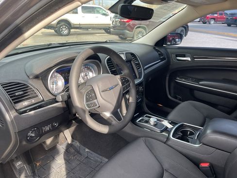 Used 2023 Chrysler 300 Touring image 27
