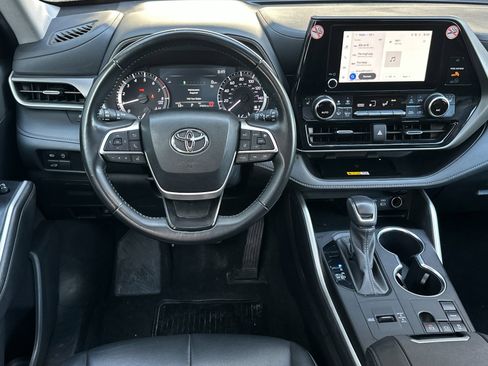 Used 2024 Toyota Highlander XLE image 13