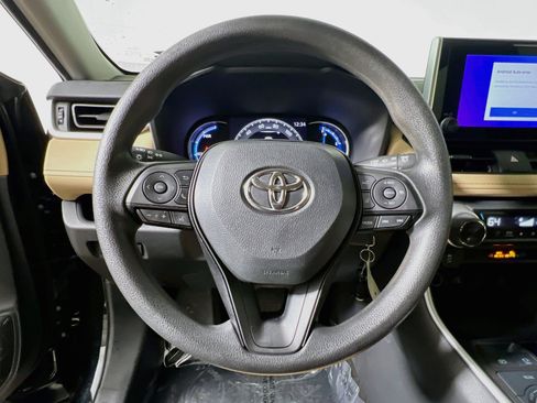 Used 2024 Toyota RAV4 LE AWD/4WD image 17