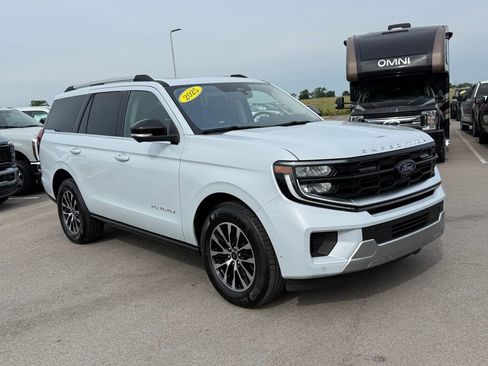 Used 2025 Ford Expedition Platinum AWD/4WD image 2