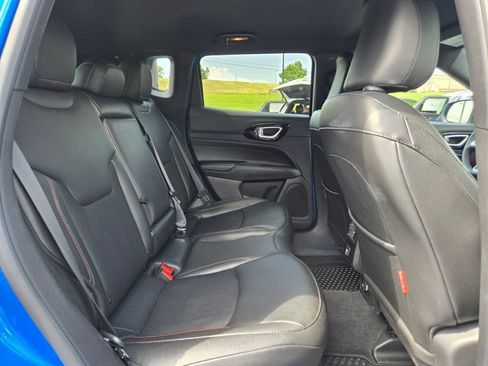 Used 2025 Jeep Compass Trailhawk AWD/4WD image 19