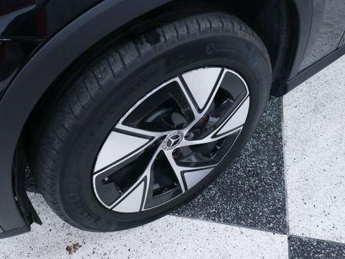 Used 2024 Mercedes-Benz GLC 300 4MATIC image 36