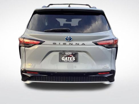 Used 2024 Toyota Sienna XSE w/ XSE Plus Package AWD/4WD image 9