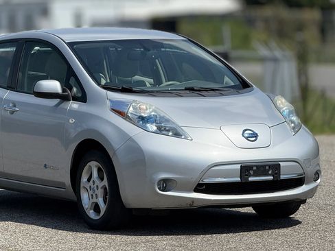 Used 2012 Nissan Leaf SL w/ Recycling/Organizational Pkg FWD image 16