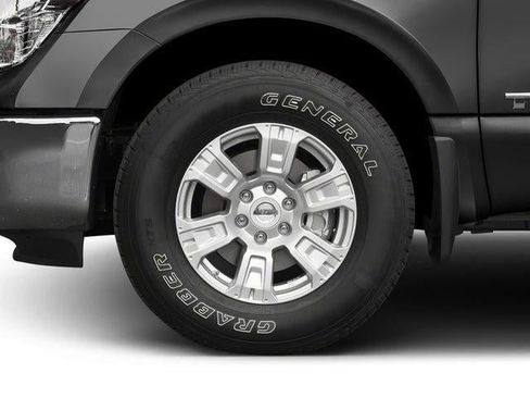 Used 2017 Nissan Titan SV image 11