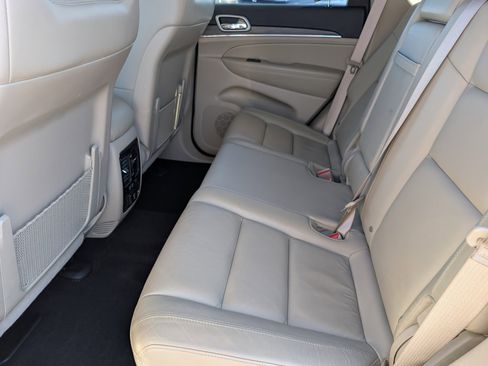 Used 2021 Jeep Grand Cherokee Limited image 15