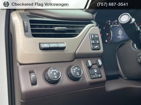 Used 2015 GMC Yukon Denali w/ Premium Package AWD/4WD image 17