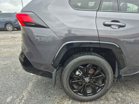 Used 2022 Toyota RAV4 XSE AWD/4WD image 11
