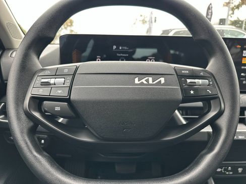 Certified 2025 Kia K4 FWD image 29