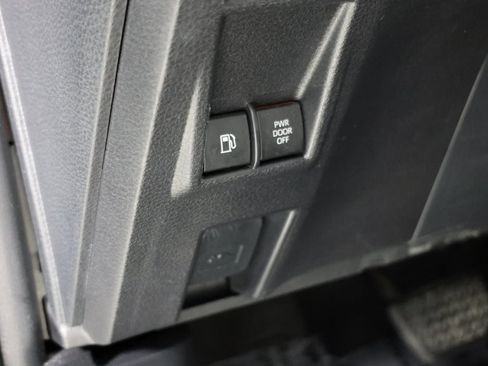 Used 2021 Toyota Sienna Platinum image 25