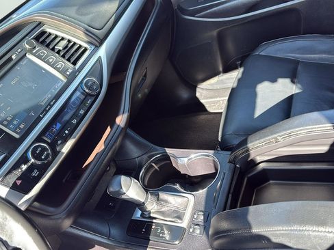 Used 2016 Toyota Highlander XLE image 18