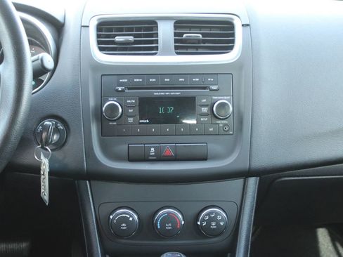 Used 2013 Dodge Avenger SE image 14