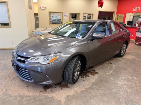 Used 2015 Toyota Camry XLE FWD image 3