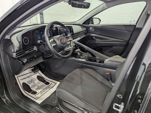 Used 2022 Hyundai Elantra SEL w/ Convenience Package image 12