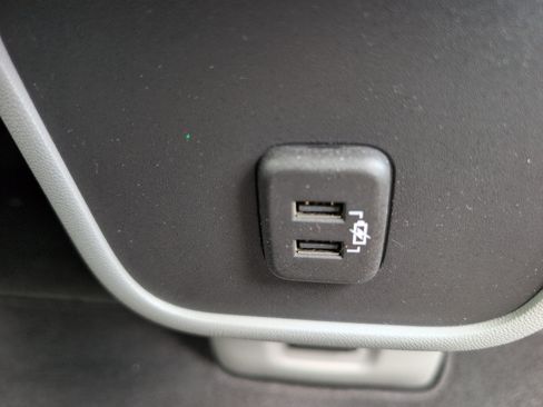 Used 2024 GMC Terrain SLE w/ Driver Convenience Package FWD image 14