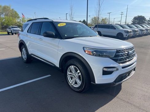 Used 2020 Ford Explorer XLT w/ Equipment Group 202A AWD/4WD image 3