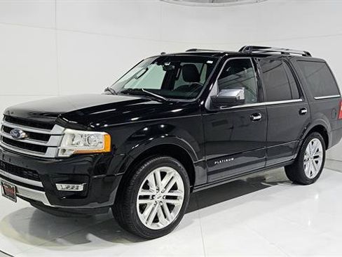 Used 2017 Ford Expedition Platinum RWD image 3