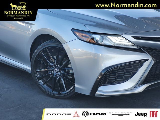 Used 2023 Toyota Camry XSE FWD image 5