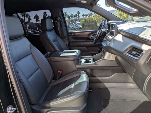 Used 2024 Chevrolet Suburban LT image 28