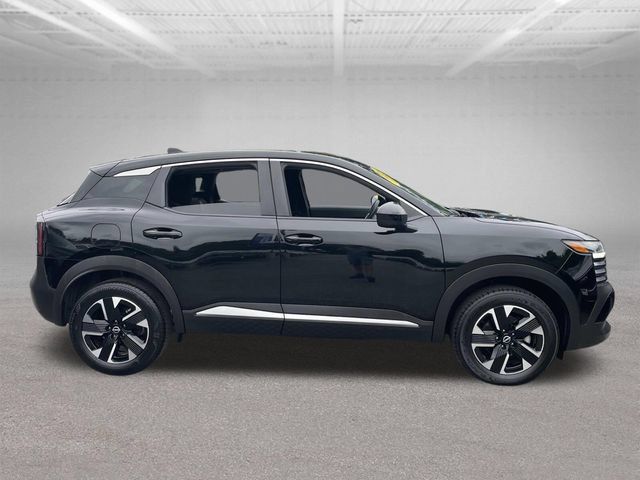 Used 2025 Nissan Kicks SV AWD/4WD image 5